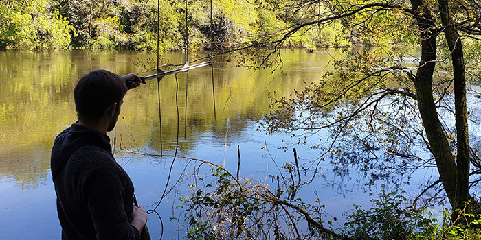Radio tracking in River Minho (Iberian Peninsula). Photo: Patrícia Ferreira.