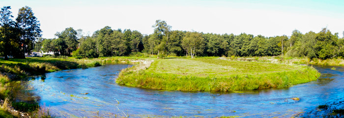 Sneum Å ved Bramming, hvor der er et etableret et grusstryg, ved det nedlagte dambrug