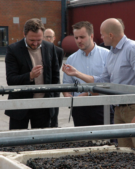 Fødevareministeret Dan Jørgensen på Dansk Skaldyrcenter, DTU Aqua. Foto: Camille Saurel.