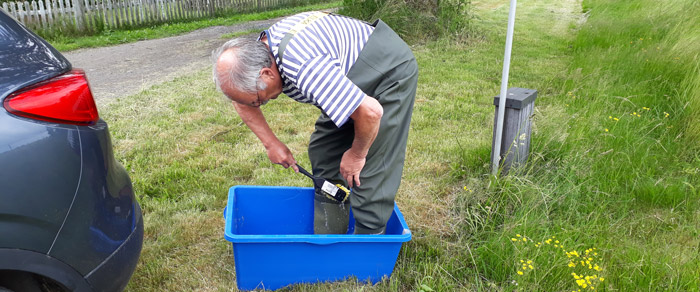 Krebsepest - desinfektion af waders og udstyr som har været i kontakt med vand der er inficeret med krebsepest bør desinfektieres inden man anvender udstyret i andre vandløb eller søer.