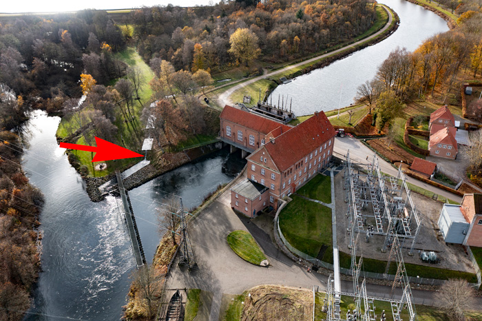 Tangeværket ligger i Gudenåens hovedløb, opstemningen er 10 m høj og hindrer fri faunapassage både for op- og nedstrøms vandrende fiskearter.
