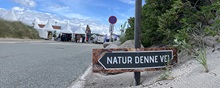 Skilt på Naturmødet: NATUR DENNE VEJ